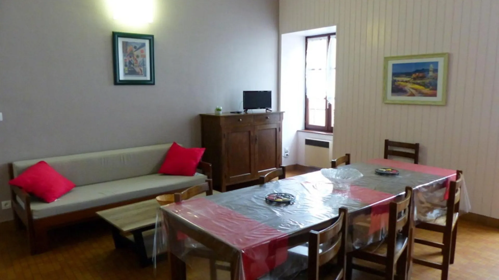Appartement Arfeuilles, 4 Pieces, 6 Personnes - Fr-1-489-243